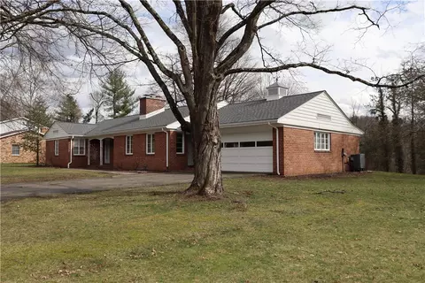 511 Summit Dr, Ligonier, PA 15658