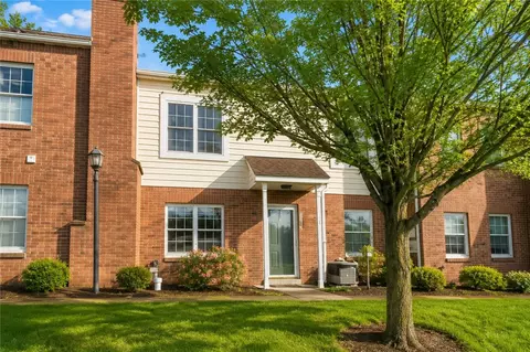 107 Boxwood Ct, Canonsburg, PA 15317