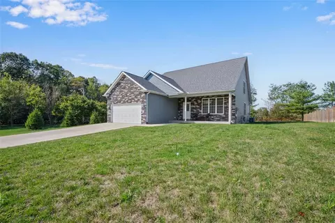 101 Cherokee Dr, Beaver Falls, PA 15010