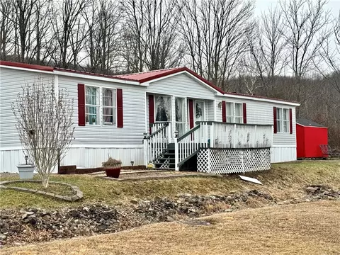 132 Victoria Ln, Hopwood, PA 15445