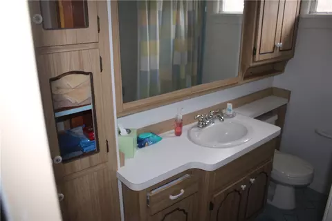 Bath - 110 Markle Rd, Apollo, PA 15613 photo 1 of 1