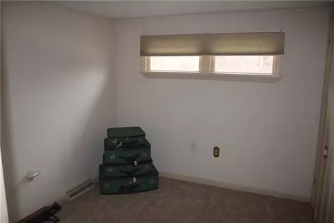 Bedroom - 110 Markle Rd, Apollo, PA 15613 photo 2 of 3