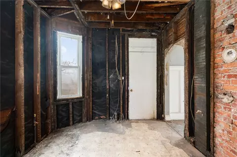 Entry Way - 1600 Alverado Ave, Pittsburgh, PA 15216 photo 4 of 5