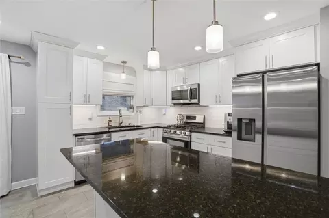 Kitchen - 103 Treeview Dr, Coraopolis, PA 15108 photo 4 of 6