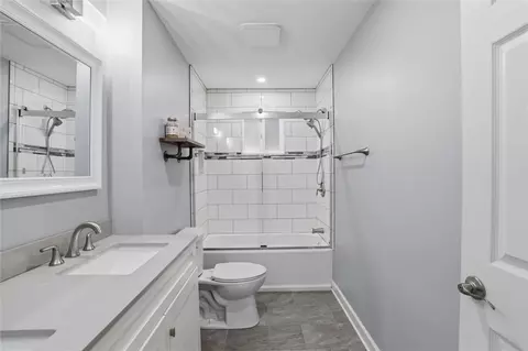 Bath - 103 Treeview Dr, Coraopolis, PA 15108 photo 1 of 5
