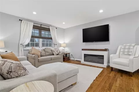 Living - 103 Treeview Dr, Coraopolis, PA 15108 photo 2 of 5