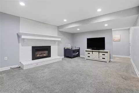 Living - 103 Treeview Dr, Coraopolis, PA 15108 photo 4 of 5