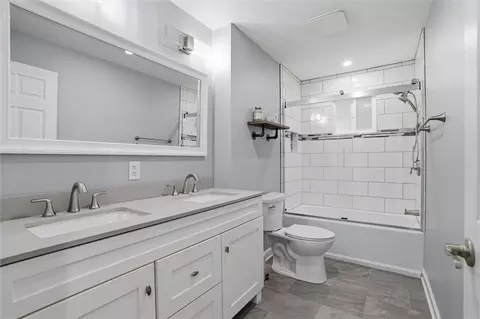 Bath - 103 Treeview Dr, Coraopolis, PA 15108 photo 2 of 5
