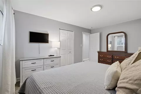 Bedroom - 103 Treeview Dr, Coraopolis, PA 15108 photo 3 of 5