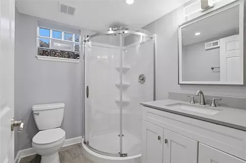 Bath - 103 Treeview Dr, Coraopolis, PA 15108 photo 4 of 5