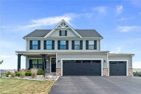 1043 Wedgewood Dr, Jeannette, PA 15644