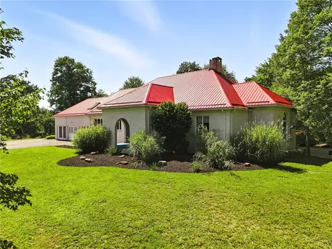 341 Paris Colliers Rd, Burgettstown, PA 15021