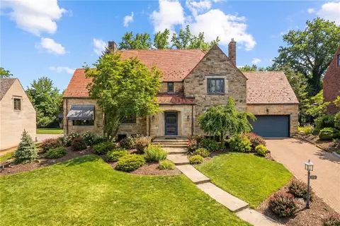 43 Hoodridge Dr, Pittsburgh, PA 15228