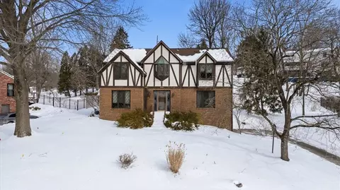 8186 Streamside Dr, Pittsburgh, PA 15237