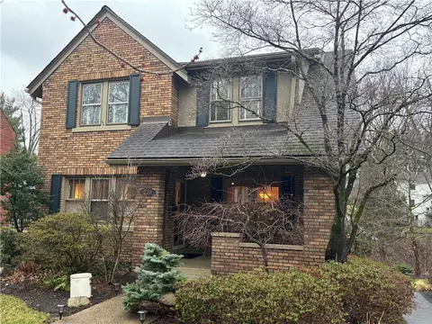 226 Park Entrance Dr, Pittsburgh, PA 15228