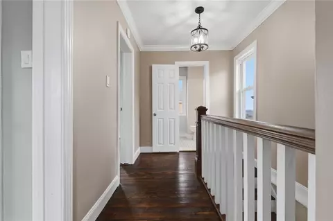 Entry Way - 4136 Winterburn Ave, Pittsburgh, PA 15207 photo 3 of 4