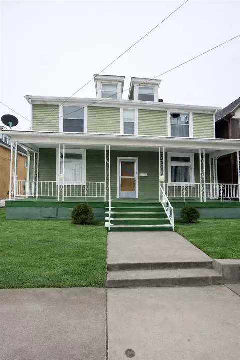 6 Pine St, Natrona Heights, PA 15065