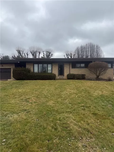 490 Sylvan Dr, Washington, PA 15301