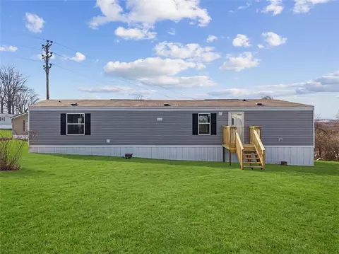 125 Laurel View Dr, Mount Pleasant, PA 15666