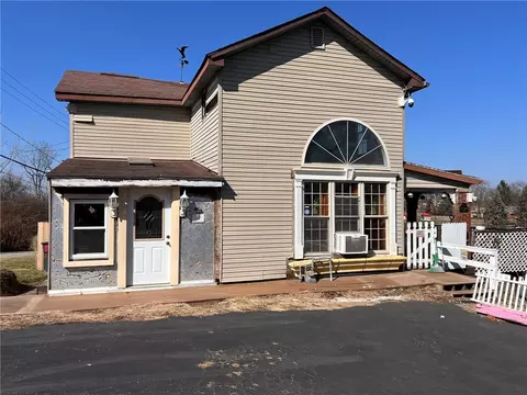 404 Triangle Dr, Mckees Rocks, PA 15136