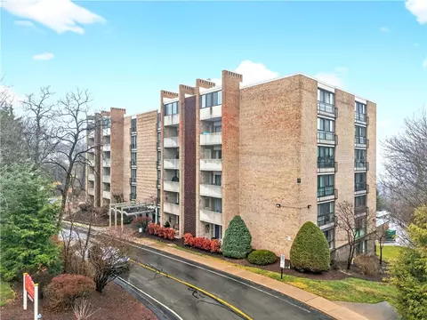 55 Highland Rd #504, Bethel Park, PA 15102