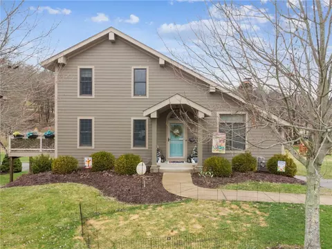 55 Spring Valley Dr, Washington, PA 15301