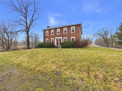3698 Frew Mill Rd, New Castle, PA 16101