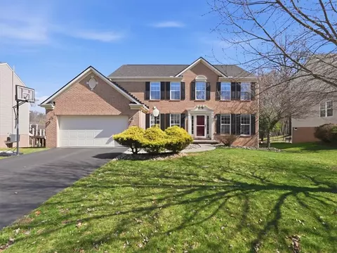 1885 Pioneer Dr, Sewickley, PA 15143