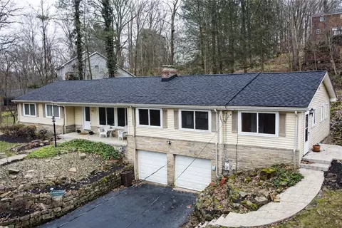 104 Lakewood Dr, Butler, PA 16001