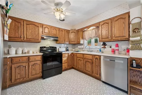 Kitchen - 2122 Elizabeth Ct, Export, PA 15632 photo 1 of 2