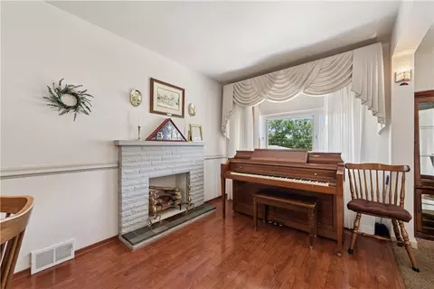 Living - 2122 Elizabeth Ct, Export, PA 15632 photo 3 of 3