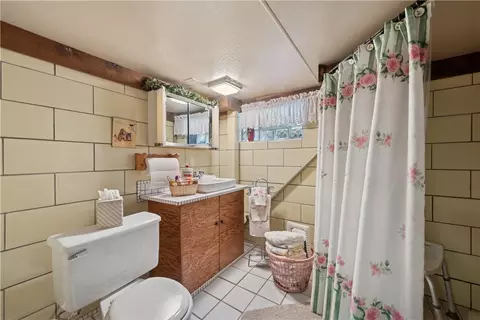 Bath - 2122 Elizabeth Ct, Export, PA 15632 photo 2 of 2