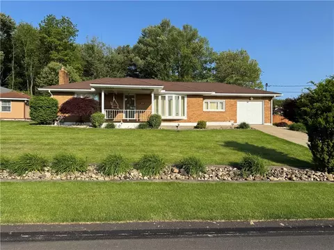 2122 Elizabeth Ct, Export, PA 15632
