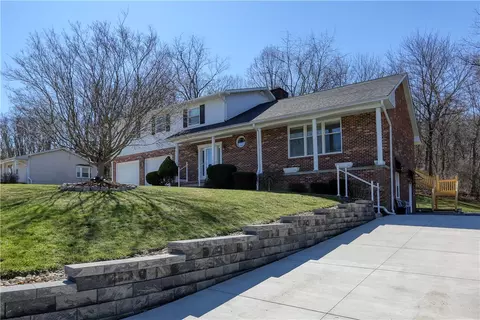 102 Shaker Heights Dr, Aliquippa, PA 15001
