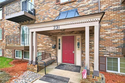 231 Coxcomb Hl #4, New Kensington, PA 15068
