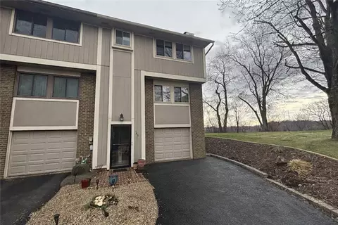 122 Rampart Ct, New Kensington, PA 15068
