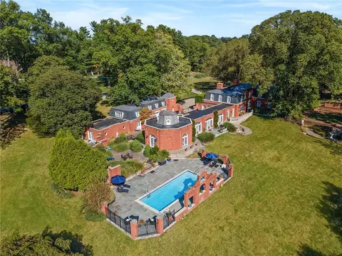 898 Persimmon Rd, Sewickley, PA 15143