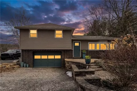 469 Mars Valencia Rd, Valencia, PA 16059