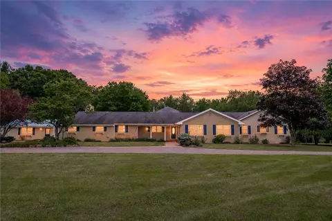2 Deerfield Ln, Indiana, PA 15701