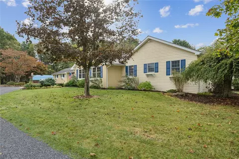 2 Deerfield Ln, Indiana, PA 15701