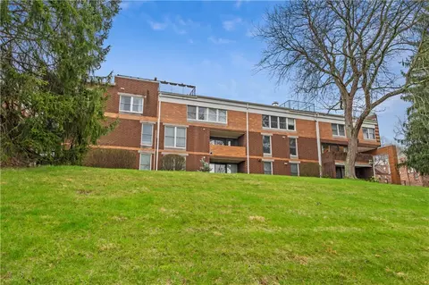 5742 5th Ave #201, Pittsburgh, PA 15232
