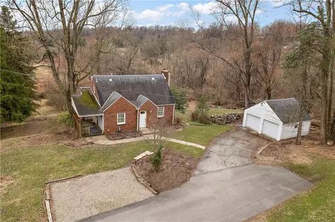 2 Beulah Ln, Pittsburgh, PA 15235