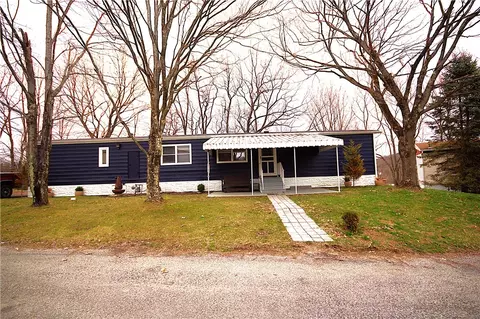 122 Woodland Dr, Tarentum, PA 15084