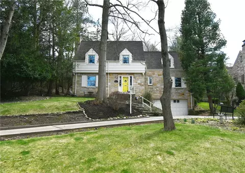 413 Morrison Dr, Pittsburgh, PA 15216