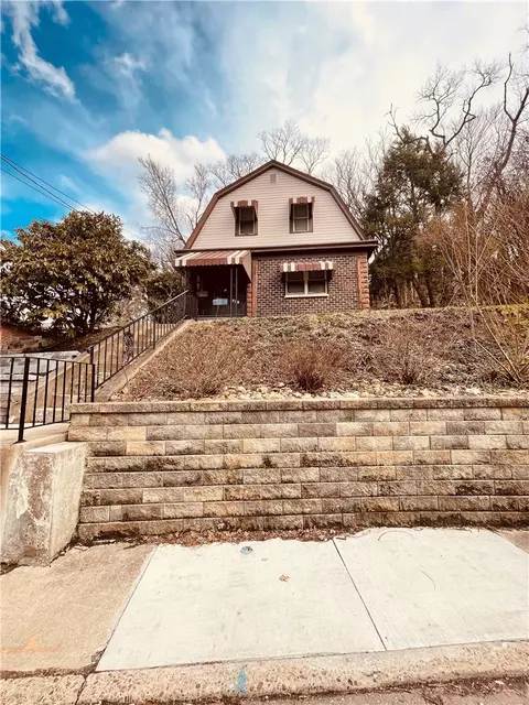 709 Charles St, Carnegie, PA 15106