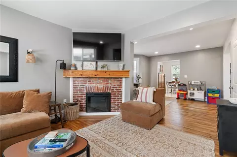 Living - 107 Sumner Ave, Vandergrift, PA 15690 photo 1 of 2