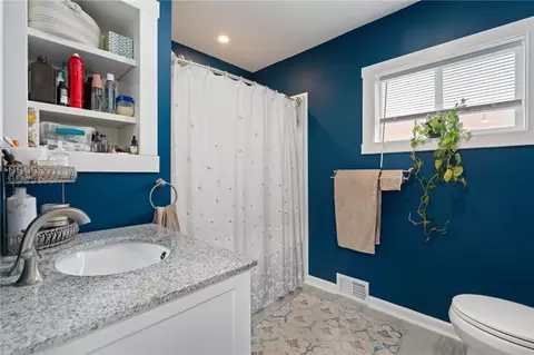 Bath - 107 Sumner Ave, Vandergrift, PA 15690 photo 2 of 2
