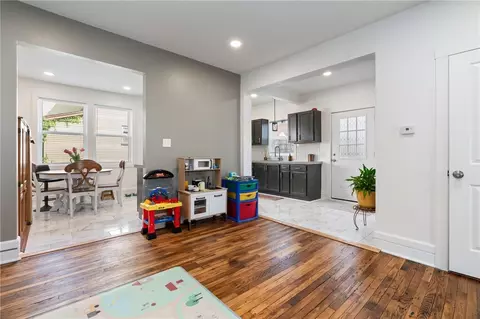 Entry Way - 107 Sumner Ave, Vandergrift, PA 15690 photo 2 of 5
