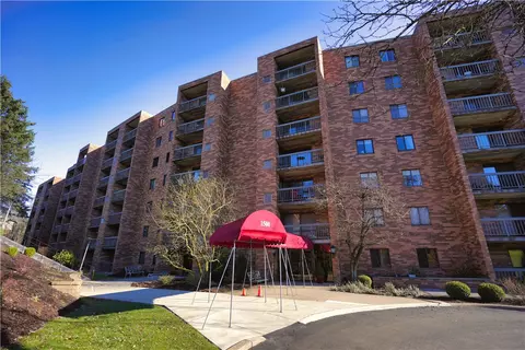 1500 Cochran Rd #812, Pittsburgh, PA 15243