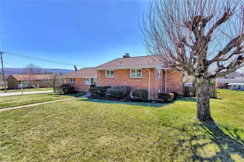 1285 Scenic Dr, Latrobe, PA 15650